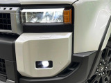 【LEDヘッドライト】悪天候や夜間走行時も良好な視界を確保し安心して運転できる高輝度LEDヘッドライトを装備!点灯速度が早く、消費電力も抑えられています。