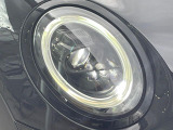 ●LEDヘッドライト:夜間走行時も良好な視界を確保し安心して運転できる高輝度LEDヘッドライトを装備!点灯速度が早く、消費電力も抑えられています。