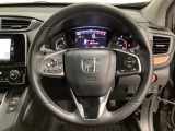 ハンドルにHondaセンシング系のクルーズコントロールやレーンキープアシストなどのスイッチと、オーディオの操作スイッチが装備されています。ハンドルから手を離さず安全に操作できます。