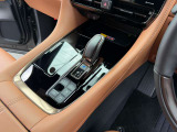 電動パーキングブレーキ・ブレーキホールド機能・EV&エコモードスイッチ・ワイヤレス充電(置くだけ充電)