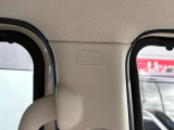 カーテンエアバッグが付いています!側面衝突時や車両転倒時に頭部を保護します。全席をカバーするため、全乗員の安全性を向上。安心してお出かけいただける安全設計です。