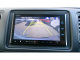 バックカメラの画像です。ガイドラインがスムースな車庫入れをサポートいたします。車庫入れの安心感がアップしますね。