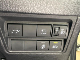 【パワーバックドア】スマートキーや運転席のボタンを押すだけでリアゲートが自動で開閉します!荷物を持っている時や、高い位置にあるバックドアを閉める際に便利な機能です♪