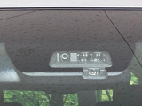 【三菱e-Assist】走行中に前方の車両等を認識し、衝突しそうな時は警報とブレーキで衝突回避と被害軽減をアシスト。より安全にドライブをお楽しみいただけます。