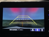 【バックカメラ】運転が苦手な方も車庫入れラクラクです!ギアをリバースに入れれば自動的に切り換わりますので、面倒な操作は不要です♪狭い駐車場もお車を傷つけず安心ですね!