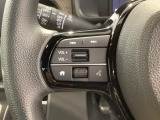 ステアリングにオーディオ操作スイッチが付いています。オーディオ画面に直接タッチしなくても操作が出来ますので、運転に集中できます。