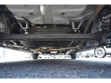 車両後方からの下回りです。マフラー防錆塗装や下回り防錆施工等も可能でございます。