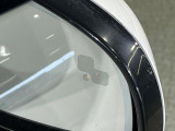 ブラインドスポットモニター『左右斜め後ろを平行して走る車を認識し、車線変更の際に危険を察知するとドライバーへ警告を促します。夜・雨・トンネル内など走行時の環境が悪い時ほど便りになる安全装置です。』