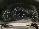 &rdquo;ドライバーを中心に一つ一つ丹念に磨き、力強さと上質さが融合した上質なデザインを採用しました!シンプルながらも落ち着いたメーターパネルは大人な雰囲気を演出します。&rdquo;