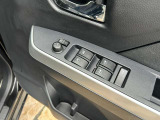 運転席から全てのドアの窓を操作できます!