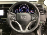 ハンドルにHondaセンシング系のクルーズコントロールやレーンキープアシストなどのスイッチと、オーディオの操作スイッチが装備されています。ハンドルから手を離さず安全に操作できます。