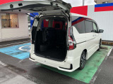 広々とした荷室です