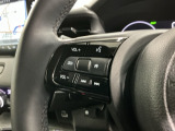 ステアリングにオーディオ操作スイッチが付いています。オーディオ画面に直接タッチしなくても操作が出来ますので、運転に集中できます。