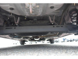 車両後方からの下回りです。マフラー防錆塗装や下回り防錆施工等も可能でございます。