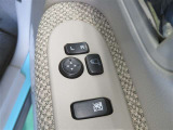電動格納ミラー! スイッチひとつでミラーを畳めます。