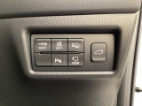 各種機能の切替スイッチは運転席パネル下に集約されています。任意で切り替え可能なため状況に合わせてお使いください。