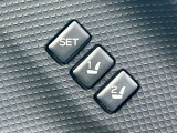 【メモリー機能付きパワーシート】ドライバーごとに設定したシート位置を記憶して、ボタン一つで切り替えできる便利な機能!運転する方が複数名いらっしゃるご家庭におすすめです♪