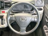 インテリアに合わせたデザインのステアリングは、運転される方のことも考え、運転しやすい形状、大きさです。是非一度、実際に触ってお確かめください。