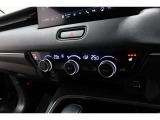 オートエアコンは左右席で独立温度コントロールが可能です。運転席はキンキンに冷やして助手席はマイルドにと言った設定が可能です☆暑さ寒さでケンカすることもなくなりますね♪