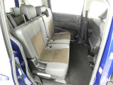 ゆとりある広々とした車内空間は、ドライブを始め買い物やレジャーなど、幅広く活躍します。一人でもみんなとでもお出かけを楽しみましょう!