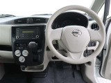 運転席のハンドル・シートは高さ調整が可能です