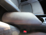 全てのクルマに車両検査証がついています。中古車オークション業界で確立された公正な基準を採用しています。トヨタ自動車によって、修復歴や状態を正しく判断できると認定された車両検査員が、1台1台検査し点数と