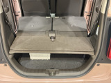 後席背もたれを倒せばちょっと大きめの荷物や長いものを積みたい時に便利です。
