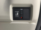 【左電動スライドドア】力を入れずにラクラクドア開閉♪左側電動スライドドア装備車両◎右側スライドドアは手動開閉です。狭い駐車場での乗り降りもラクラク♪挟み込み防止機構装備でお子様の乗り降りも安心◎