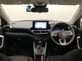 シンプルながら機能性あふれる運転席廻りです。視界性もよく、運転しやすいですよ。