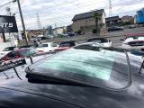 【ムーンルーフ】開放感たっぷりの希少装備、ムーンルーフが装着されています!車内に明かりを取り入れたり景色を楽しむ以外にも、車内の空気も簡単に換気できて快適です!