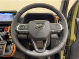ステアリングスイッチ搭載!手を離さずに手元のスイッチでさまざまな操作が可能。運転中、視線をそらさなくても操作ができて安全です!