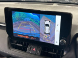 【パノラミックビューモニター】専用のカメラにより、上から見下ろしたような視点で360度クルマの周囲を確認することができます☆死角部分も確認しやすく、狭い場所での切り返しや駐車もスムーズに行えます。