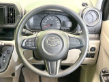 インテリアに合わせたデザインのステアリングは、運転される方のことも考え、運転しやすい形状、大きさです。是非一度、実際に触ってお確かめください。