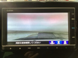 【バックカメラ】運転が苦手な方も車庫入れラクラクです!ギアをリバースに入れれば自動的に切り換わりますので、面倒な操作は不要です♪狭い駐車場もお車を傷つけず安心ですね!