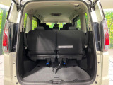 普段のお買い物や通勤、送迎等に十分な荷室スペースを確保しております。セカンドシートを倒すと、大きな荷物の積載も可能です♪