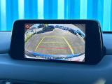 【バックカメラ】駐車時に後方がリアルタイム映像で確認できます。大型商業施設や立体駐車場での駐車時や、夜間のバック時に大活躍!運転スキルに関わらず、今や必須となった装備のひとつです!