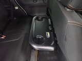 運転席後ろ カップホルダー付きテーブル