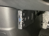 ハンドルの左下にETC(社外品)がついています。高速道路の料金所の通過も楽々です。 カードの取り出しもしやすい場所についています。