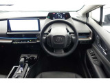 スポーティームード溢れる運転席周りですね。 クイックなドライビングに対応できるよな運転席回りになっています。 ドライブがますます楽しくなりますね!