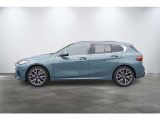 コンパクトなハッチバックながら、ロングノーズ・ショートオーバーハングのBMWらしい伝統的なスタンスを継承しています。