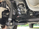 お車を安心してお乗りいただく為には、足回りの定期点検が欠かせません。サービスサポート(有償保証)では無料点検もご提供しており、安心のカーライフをお過ごしいただけるサポート体制が整っています。