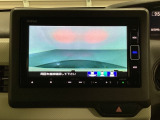 ギヤをR(バック)に入れるとナビの画面に後ろの映像が映るリアカメラ付です。後退時、コンディションが悪い視界でもカラーバックモニターがドライバーをサポートします。