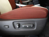 パワーシート搭載。微妙な調整が手軽にでき、ピッタリのポジションで運転することが可能です。