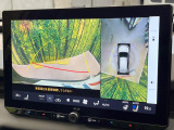【パノラミックビューモニター】専用のカメラにより、上から見下ろしたような視点で360度クルマの周囲を確認することができます☆死角部分も確認しやすく、狭い場所での切り返しや駐車もスムーズに行えます。