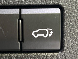 【パワーバックドア】スマートキーや運転席のボタンを押すだけでリアゲートが自動で開閉します!荷物を持っている時や、高い位置にあるバックドアを閉める際に便利な機能です♪