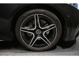 メルセデスの認定中古車「サーティファイドカー」では、万一お車が故障した場合も、ご購入後1年間もしくは2年間※は走行距離にかかわらずメルセデス・ベンツ正規サービスネットワークで無料修理いたします