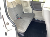 スライドドアだから、隣の車との距離が近い駐車場でも安心。チャイルドシートへの乗せ降ろしや、大きな荷物の積み込みもストレスなく行えます。