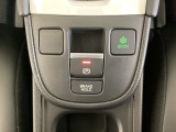 サイドブレーキはスイッチ操作の電子制御パーキングブレーキです。燃費に役立つECONボタンもここです。