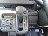 インパネシフトレバーの楽な運転姿勢と適切な操作性の確保により疲労を低減します。