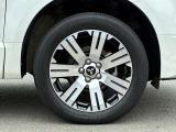 【純正ホイール】純正設計ならではの美しいデザインと精密な仕上げで、車両全体のスタイリングを引き立てます。